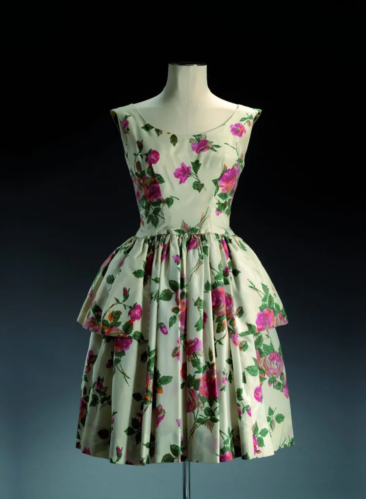 Robe à danser_Exposition Du New Look à l’expo 58_Musee Mode & Dentelle ©Y.Peeters-A.Dohet