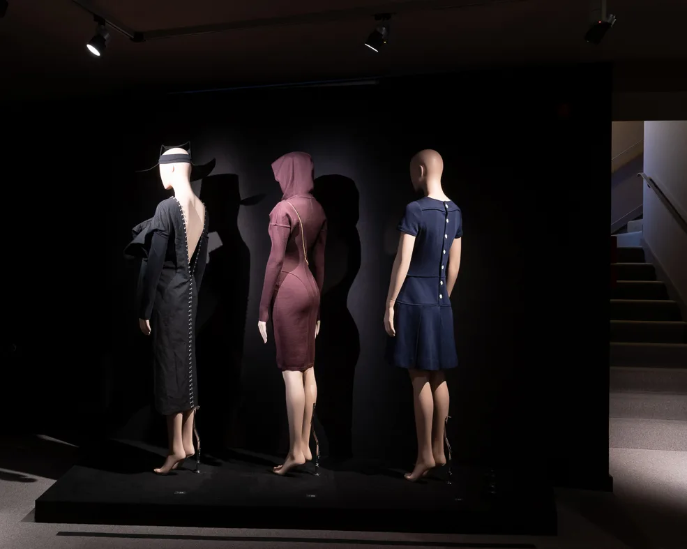 Exposition Back Side Fashion from behind_Musee Mode & Dentelle ©detiffe.com