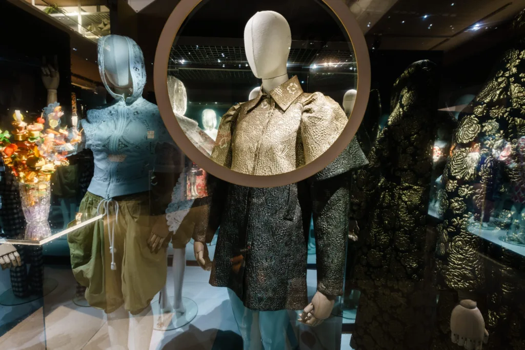 Exposition Reflection by Jean-Paul Lespagnard_Musee Mode & Dentelle ©Actions et Services