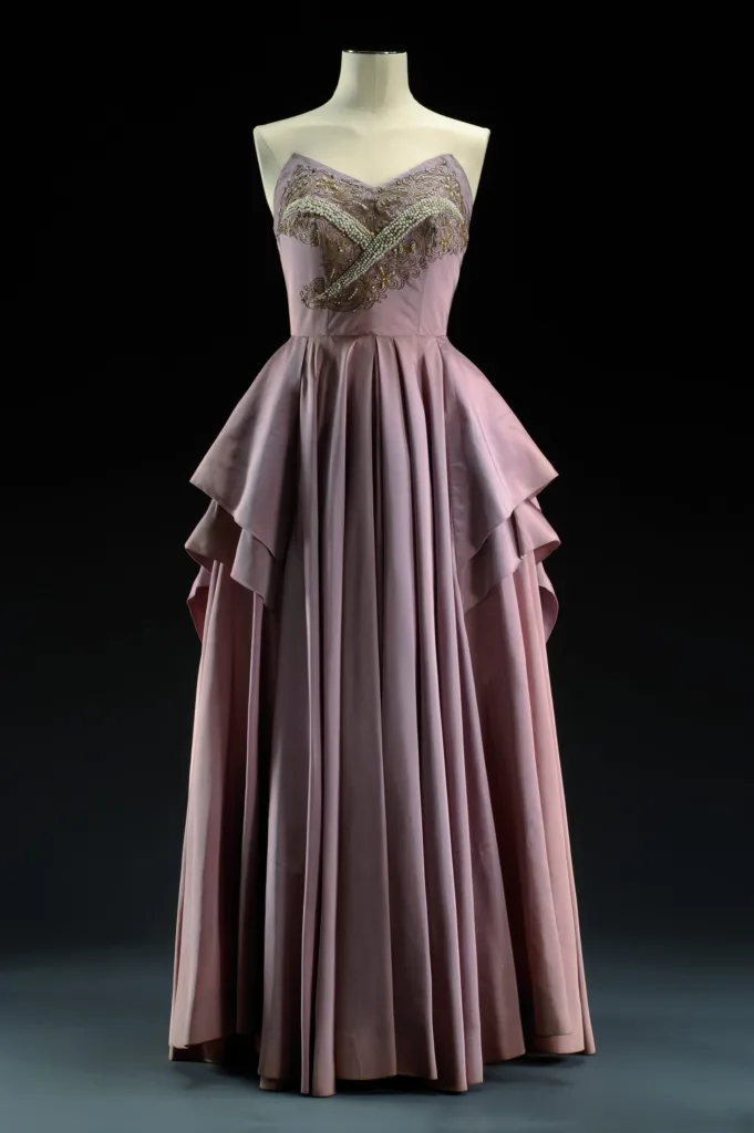 Robe de soir, vers 1952_Musee Mode & Dentelle ©Y.Peeters-A.Dohet