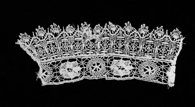 Fragment de manchette, dentelle de Flandre aux fuseaux à fils continus, fin 16e – début 17e siècle [photo Y. Peeters]