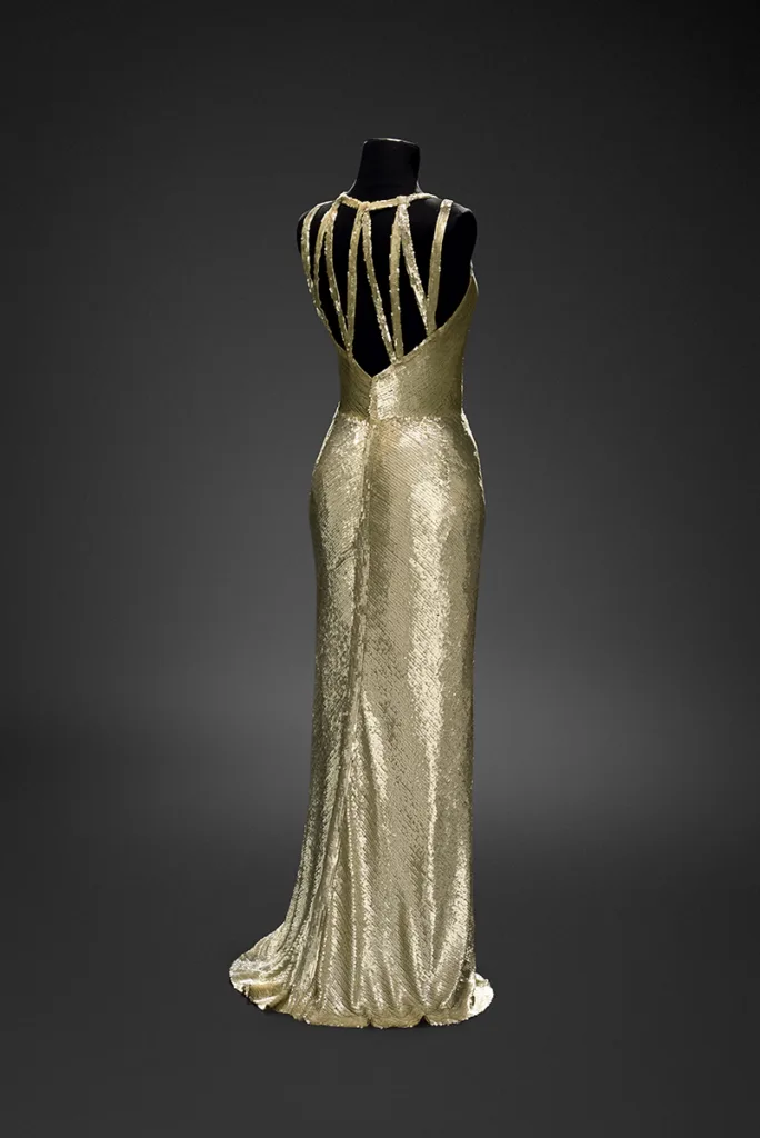 Robe du soir CHANEL Haute-Couture, 1930-1931_Musee Mode & Dentelle ©J-M.Byl