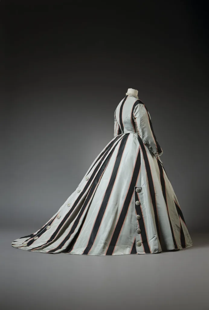 Robe d’après-midi deux-pièces. 1865-1866_Musee Mode & Dentelle ©E.Laurent