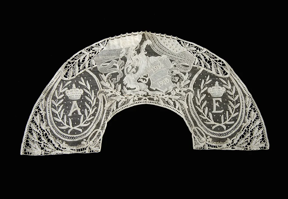 Juliette Wytsman, Maison Daimeries-Petitjean Gemonogrammeerd waaierblad met naam van de ontwerpster, 1915-1916. Point de Gaze naaldkant © US, Washington DC, National Museum of American History