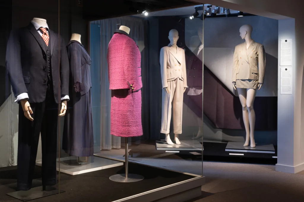 Showcase : Masculine norms. Three-piece suit – wool twill and for women: Suit – wool tweed Chanel and synthetic taffeta