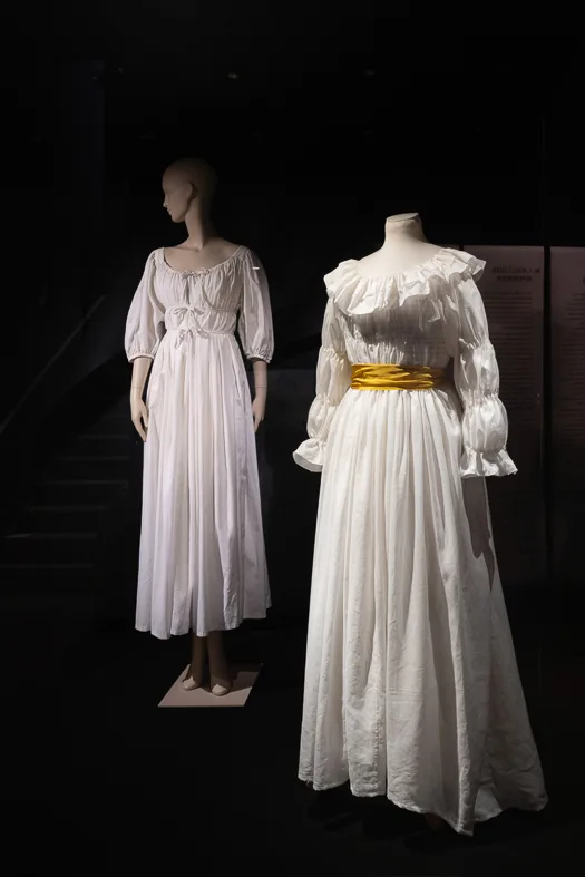 Chemise à la reine en toile de coton blanc