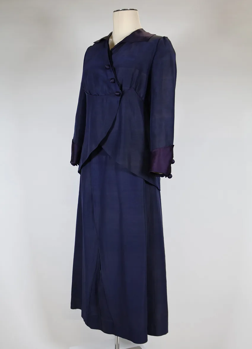 Costume-tailleur, ottoman et satin de soie